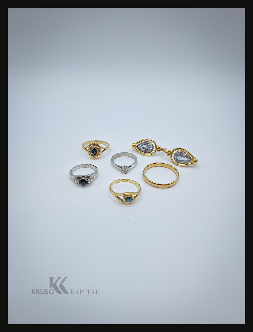 Vari oggetti oro pietre diamanti