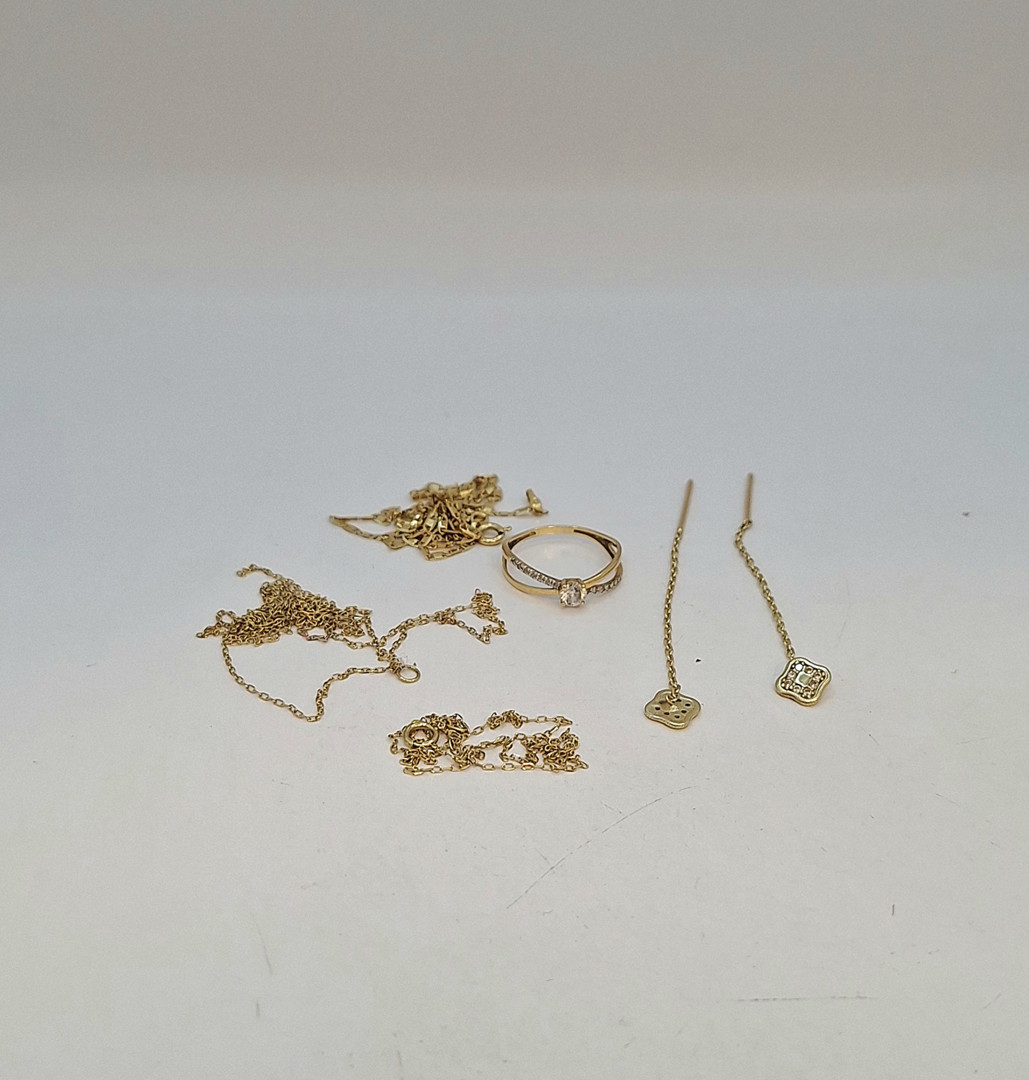 Vari oggetti oro pietre 