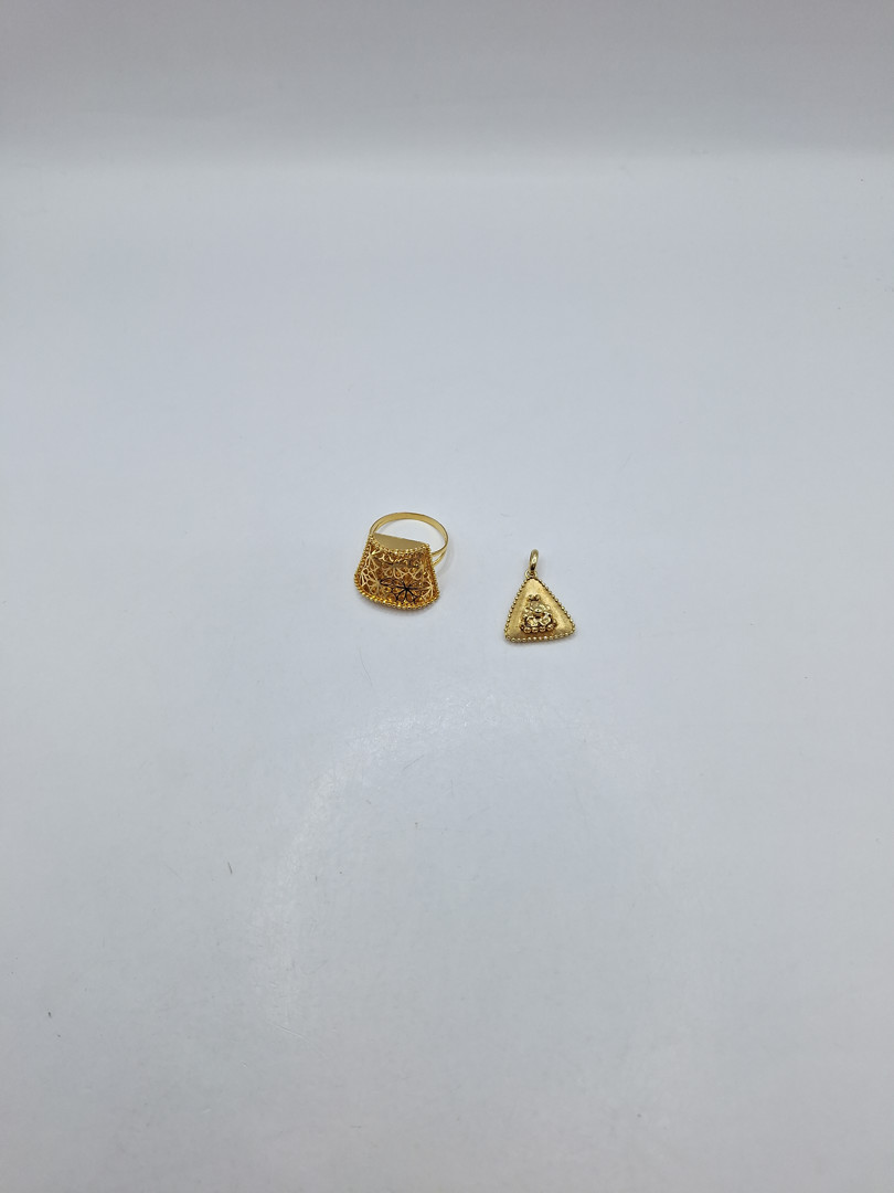 Anello e ciondolo oro 