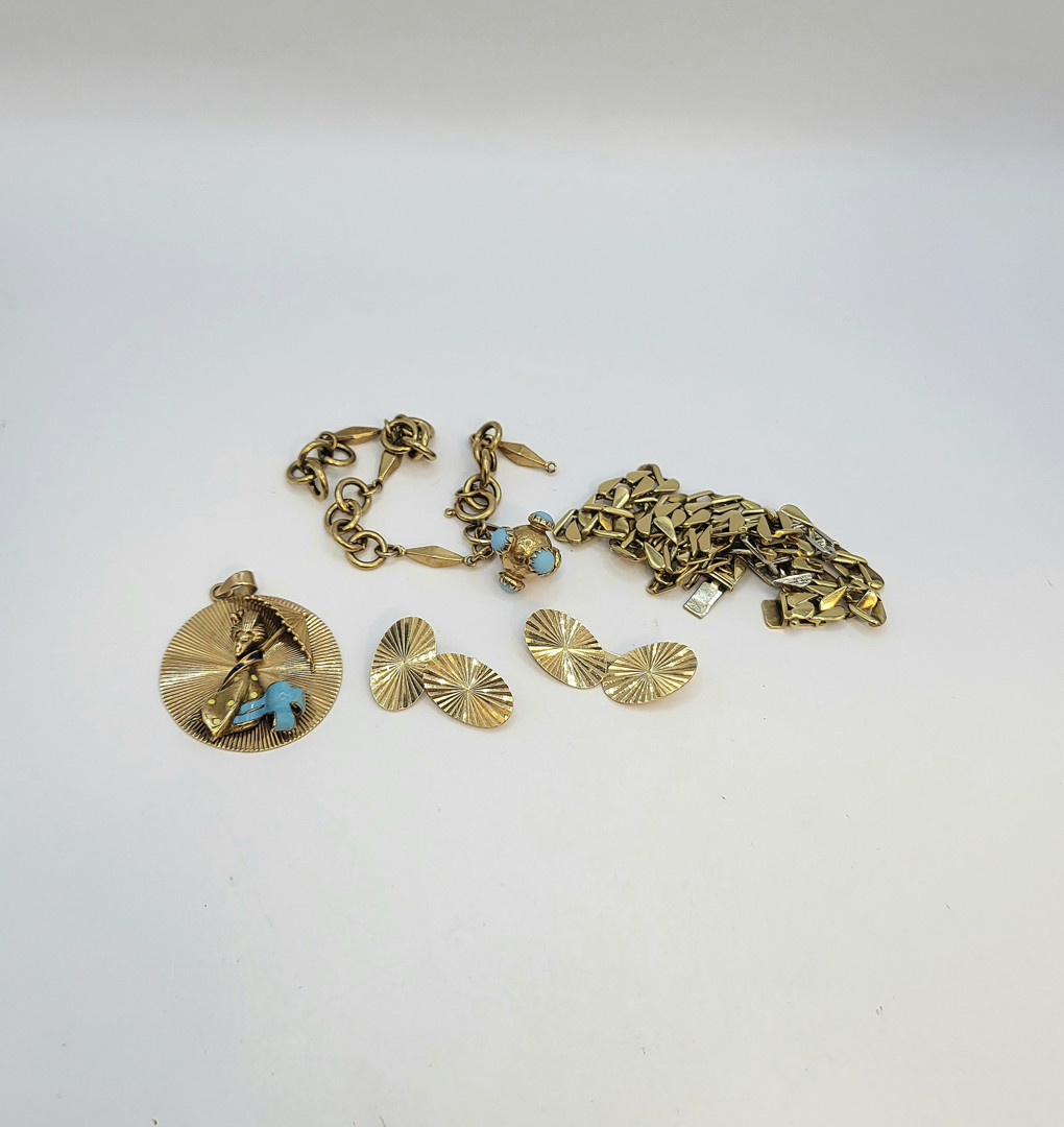 Vari oggetti in oro pietre 