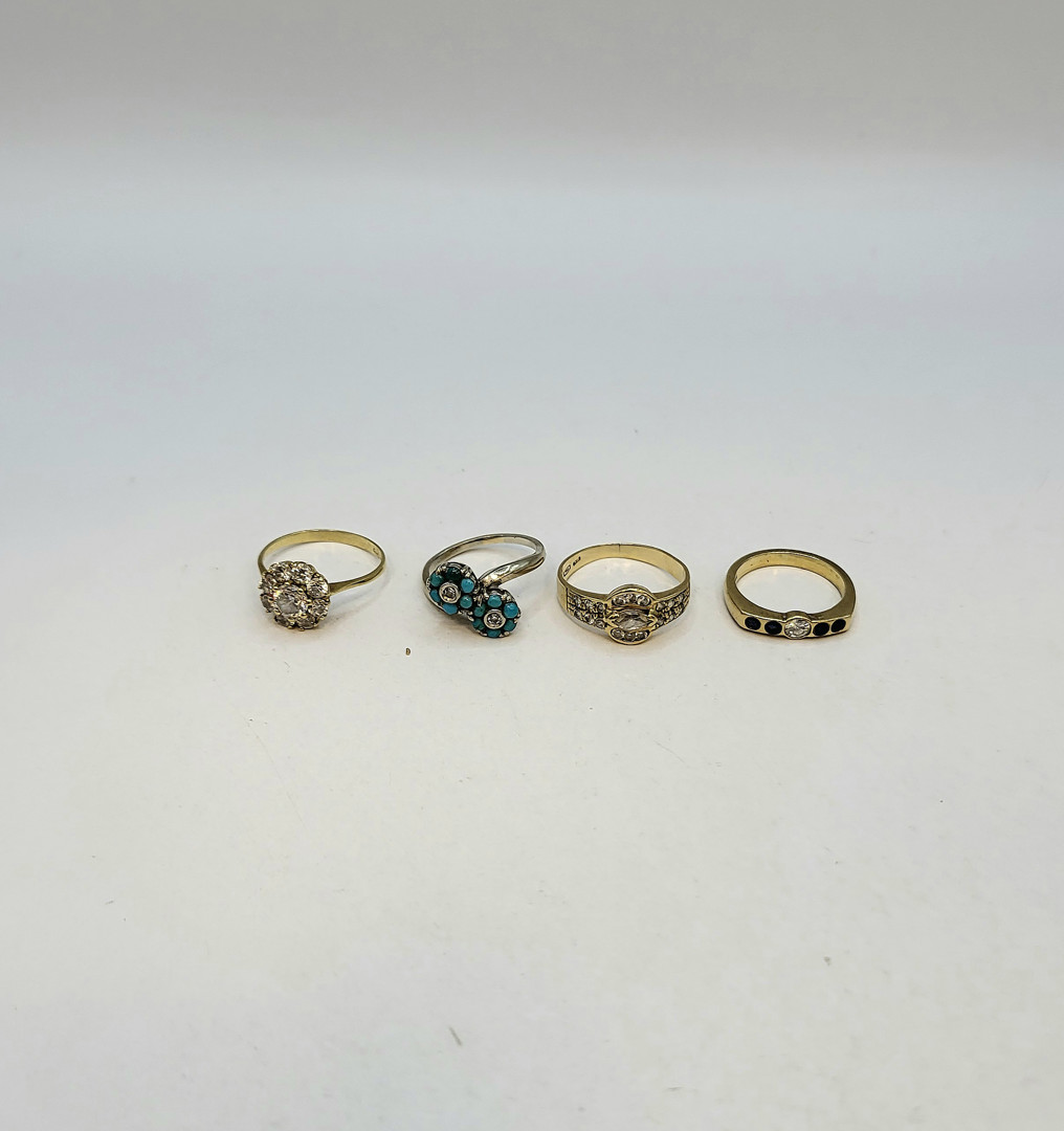 Quattro anelli oro diamanti pietre