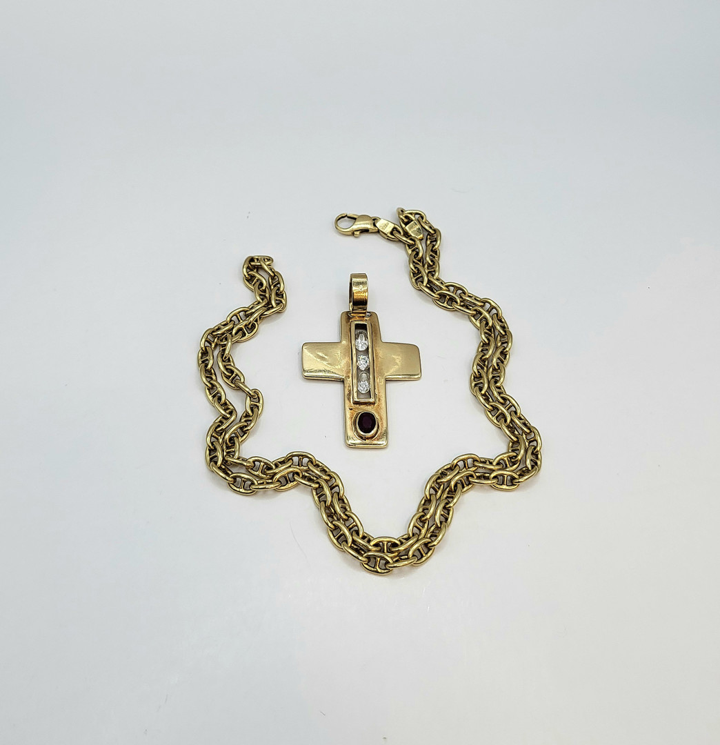 Catena e ciondolo oro pietre