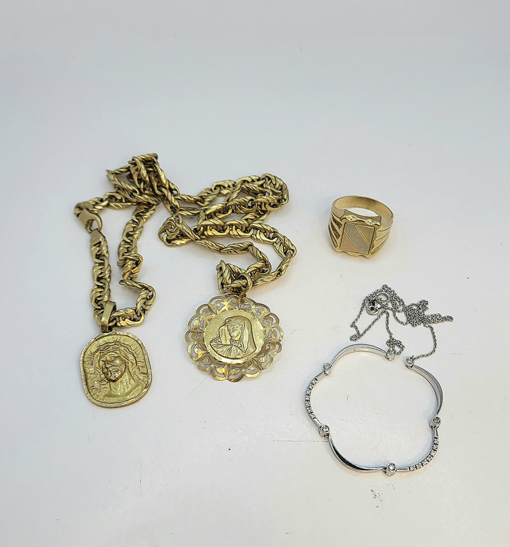 Vari oggetti oro diamantini