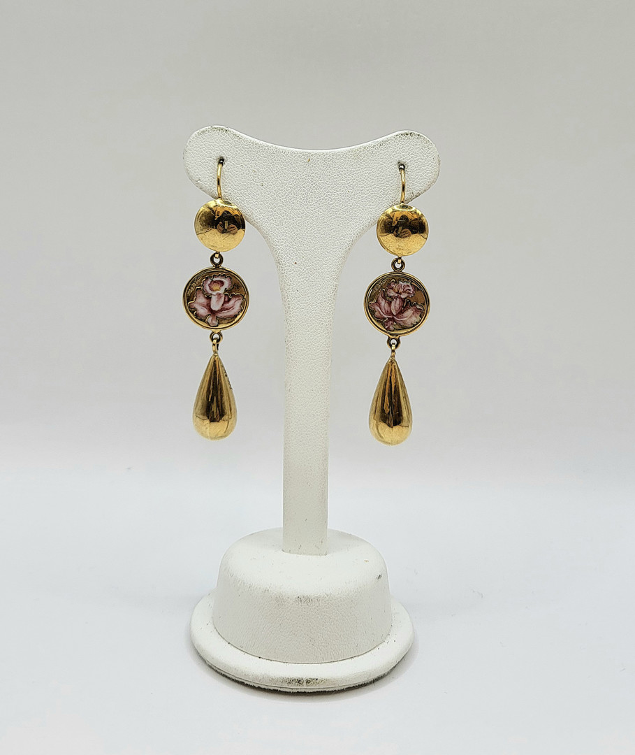 Paio orecchini a firma Merù oro smalti