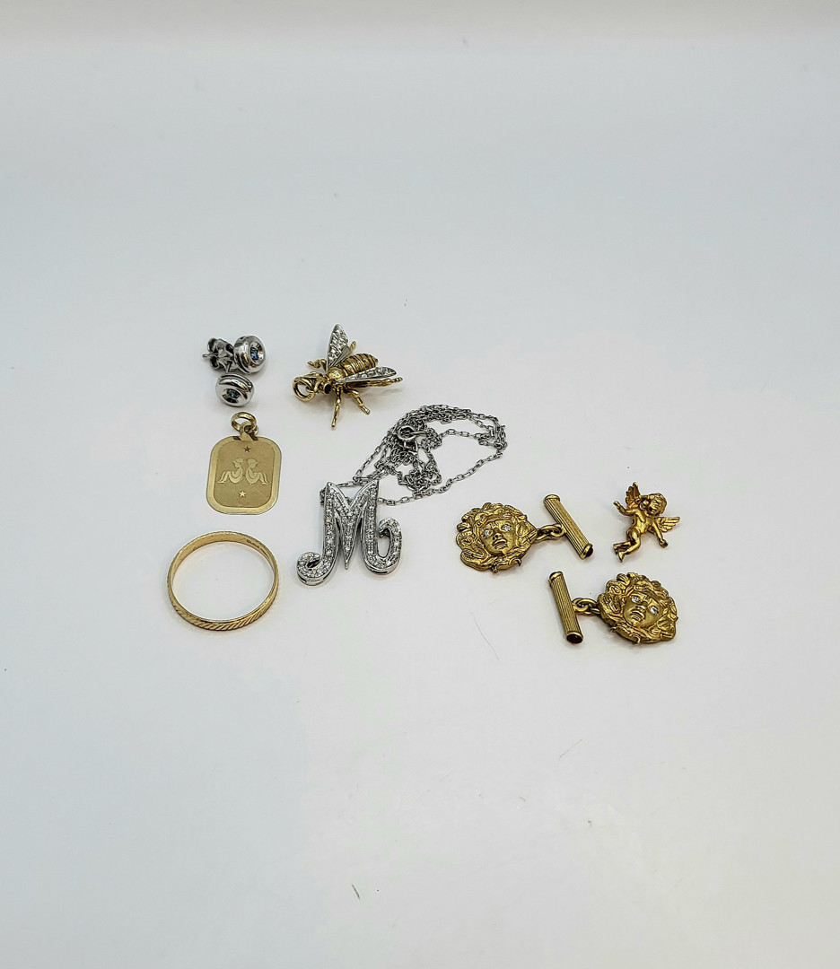 Vari oggetti oro pietre 