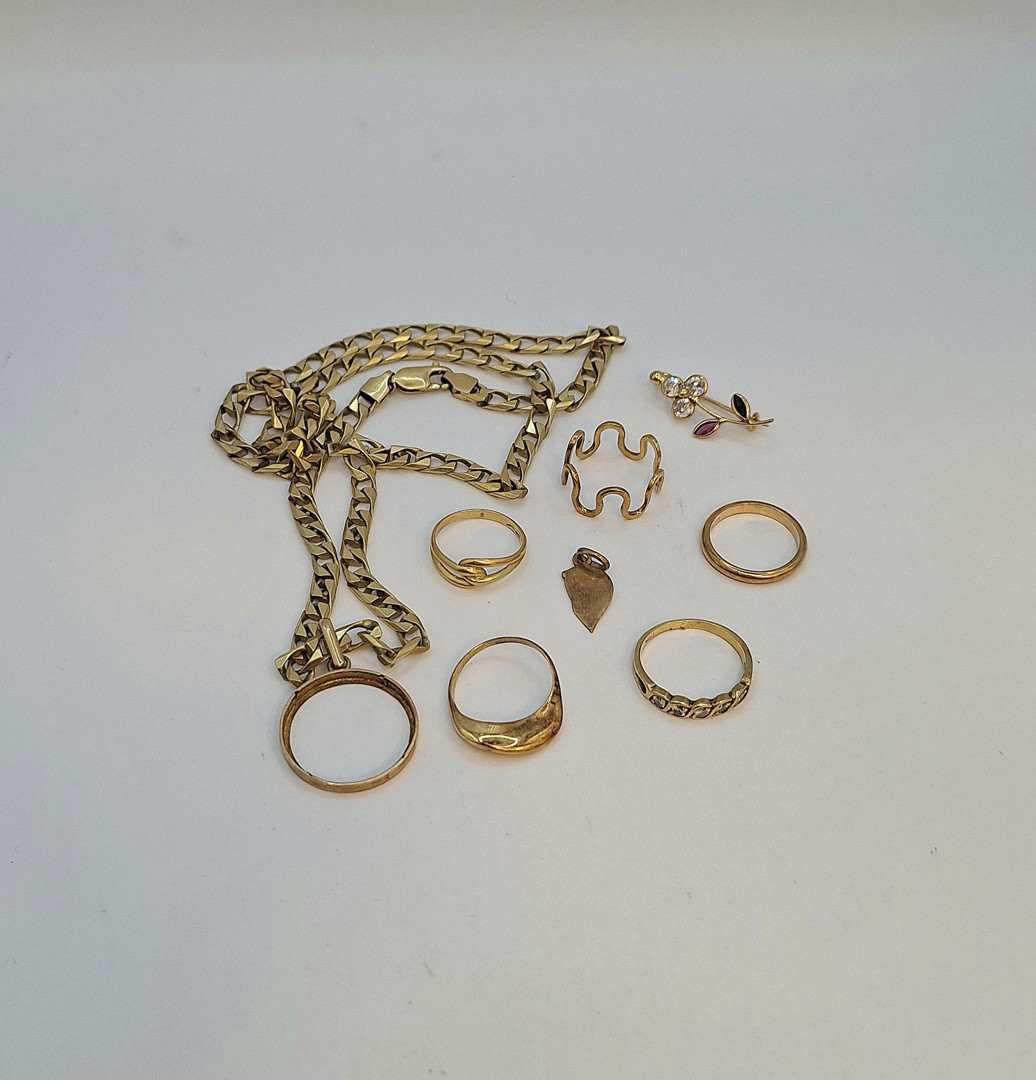 Vari oggetti oro pietre diamantini