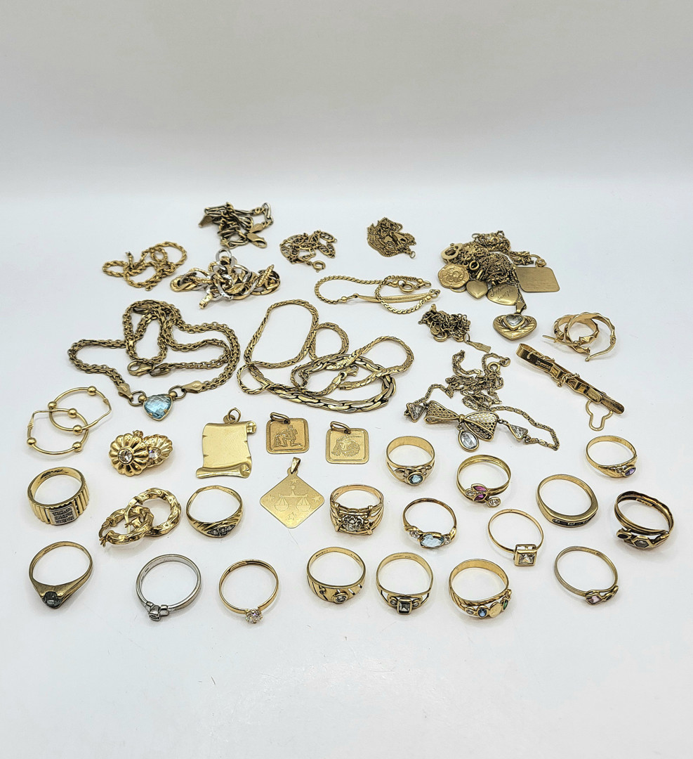 Vari oggetti oro pietre diamantini