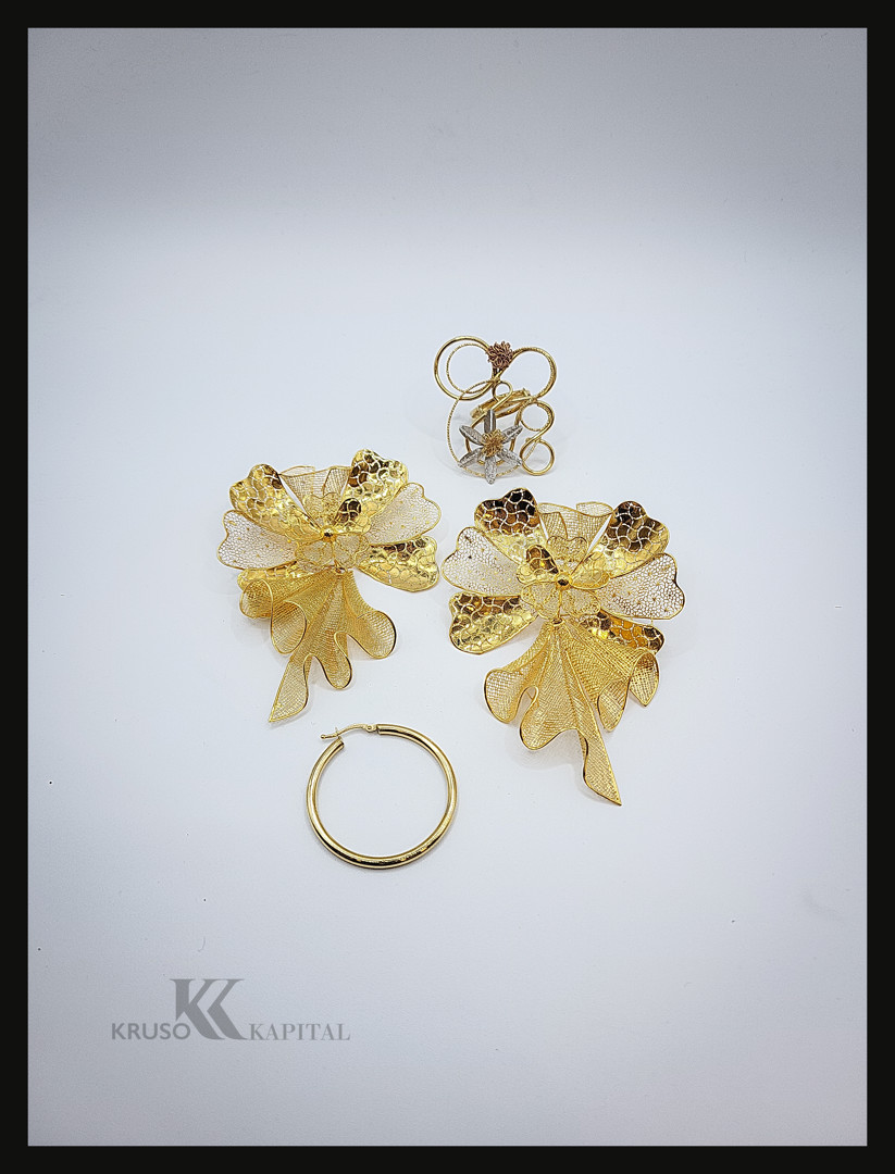 Anello e tre orecchini oro