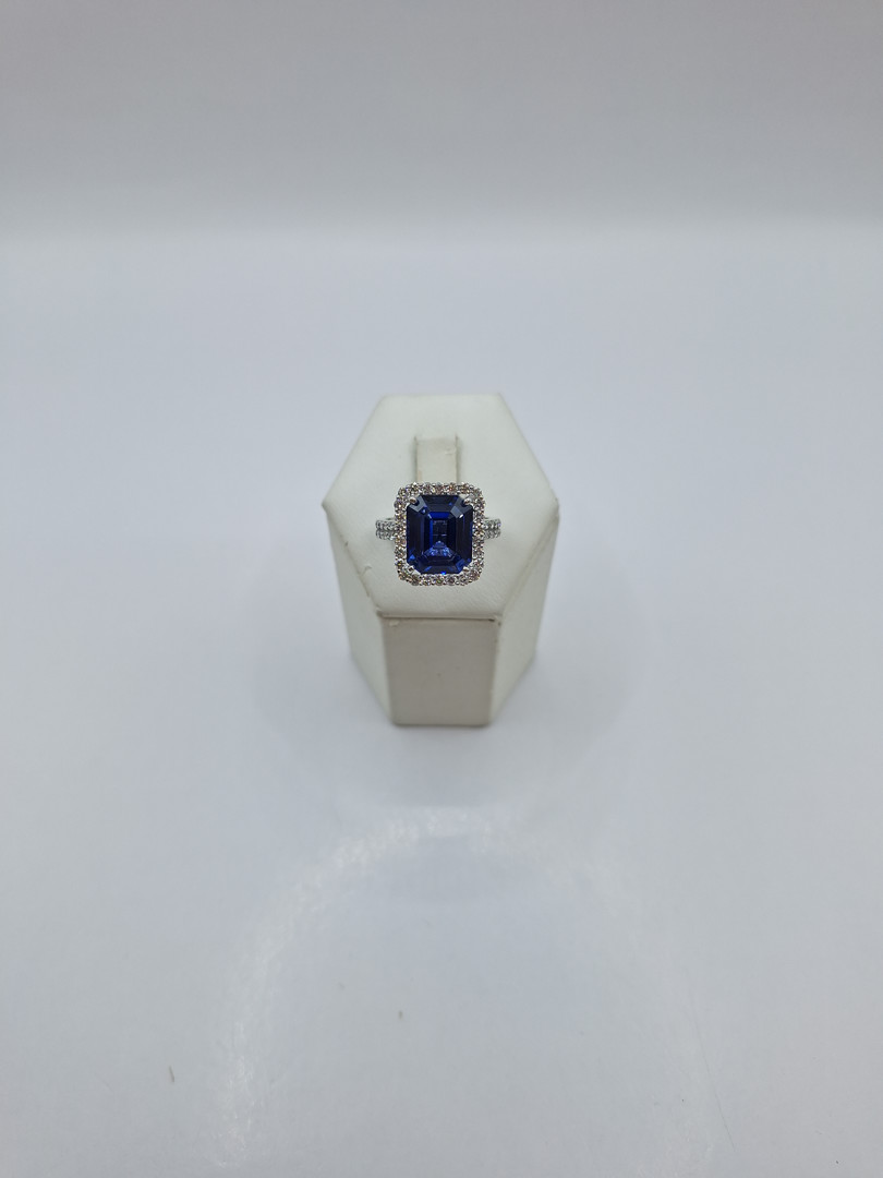 Anello oro pietra diamanti