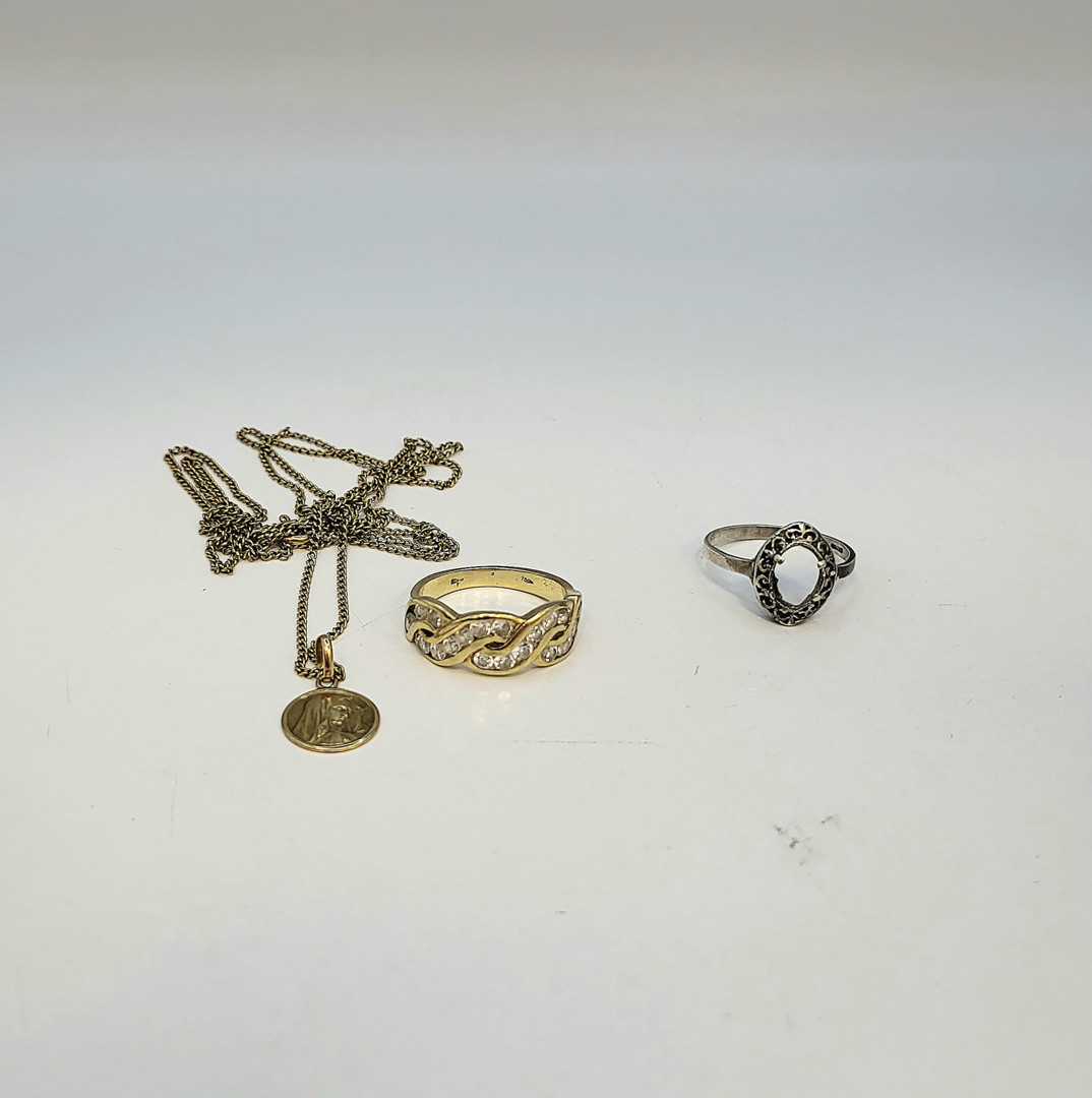 Vari oggetti oro argento pietre 
