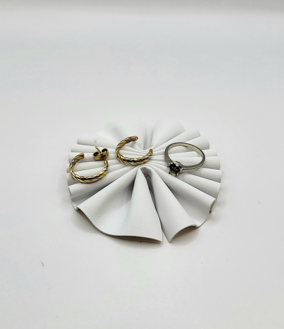 Anello e paio orecchini oro