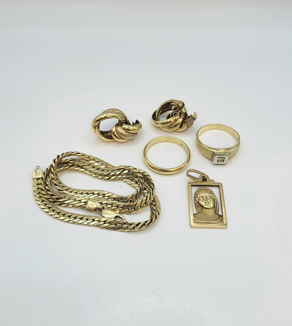 Vari oggetti oro diamantino