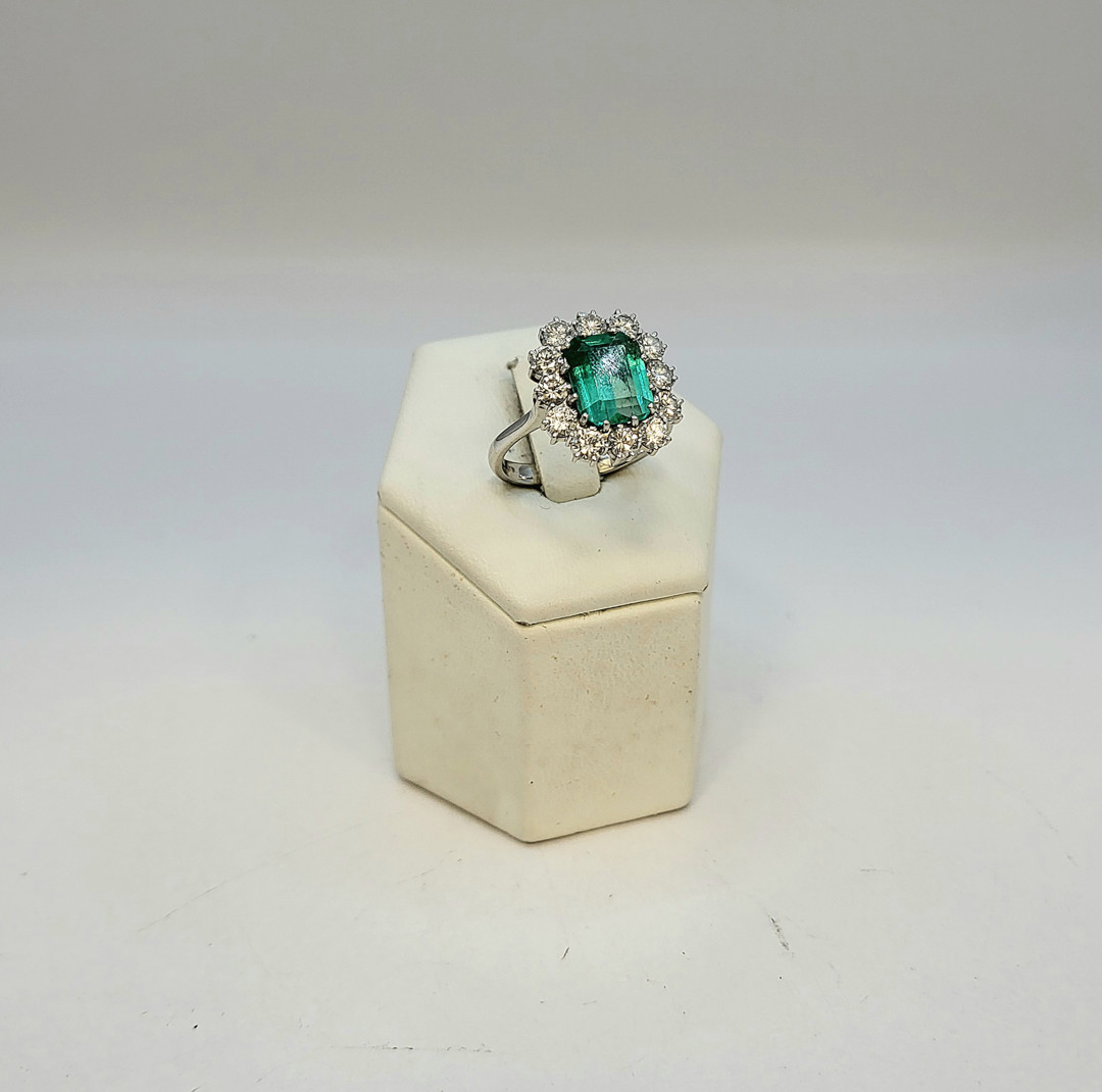 Anello oro pietra diamanti