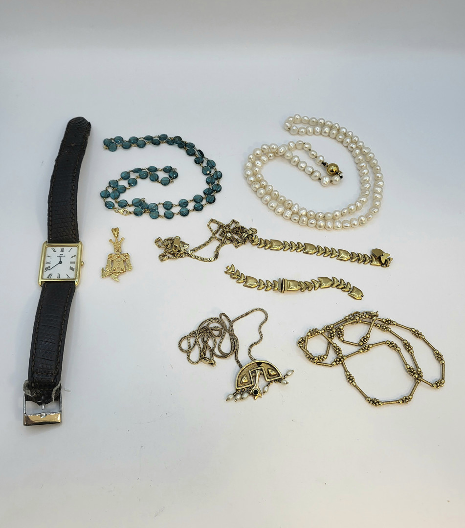 Vari oggetti in oro perle pietra 