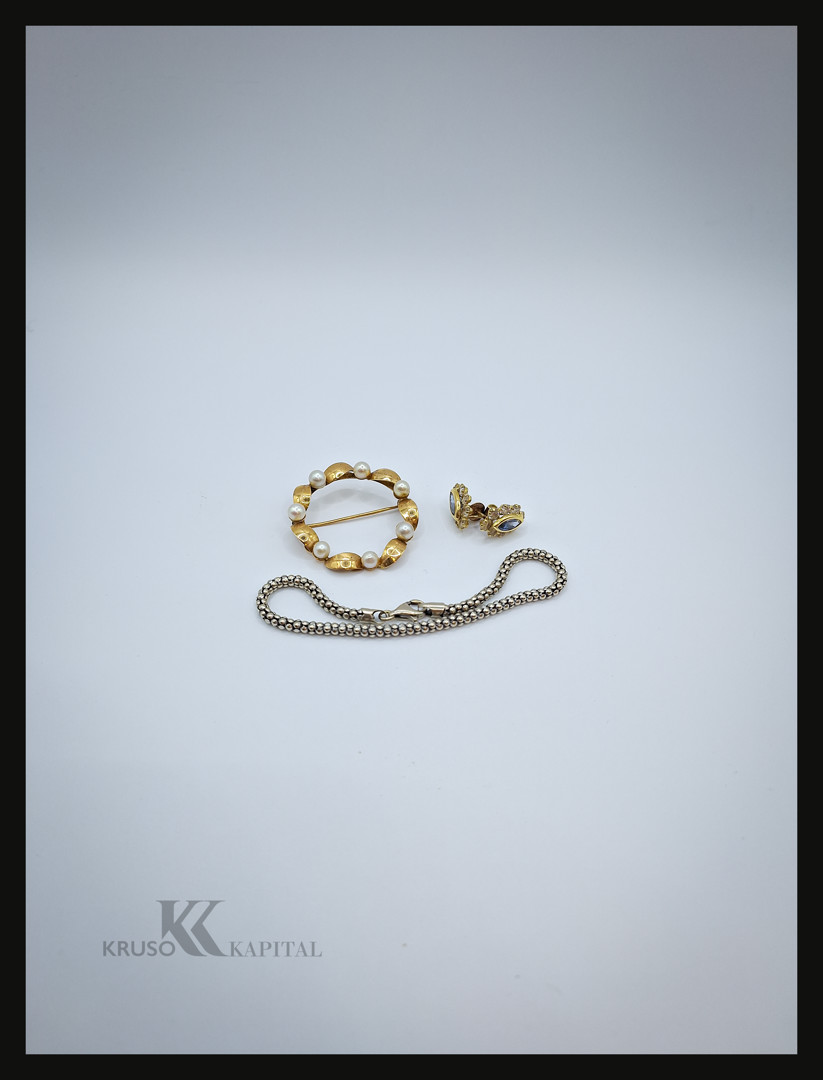 Bracciale spilla e un paio orecchini oro pietre perle