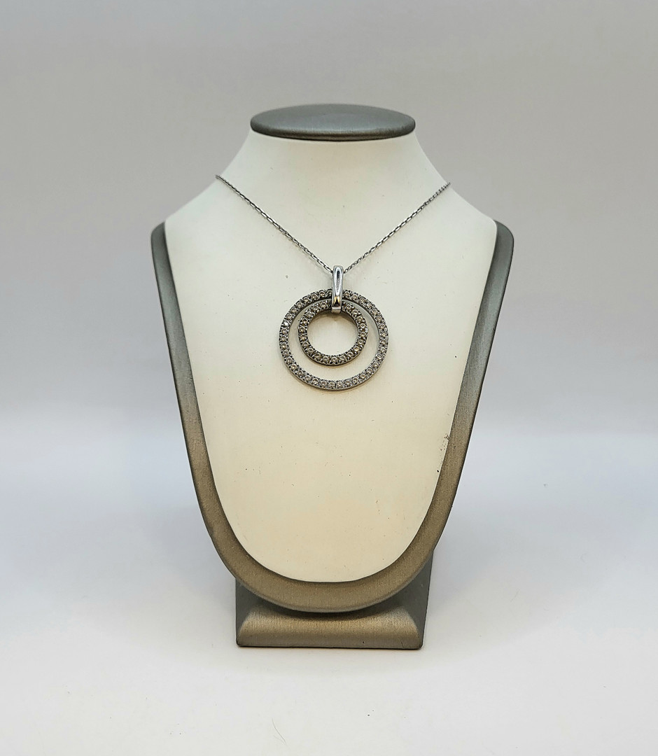 Collana e ciondolo oro pietre
