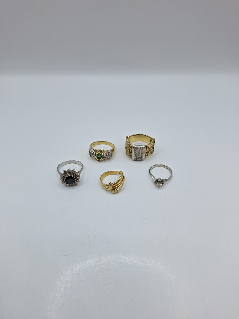 Cinque anelli oro pietre diamanti 