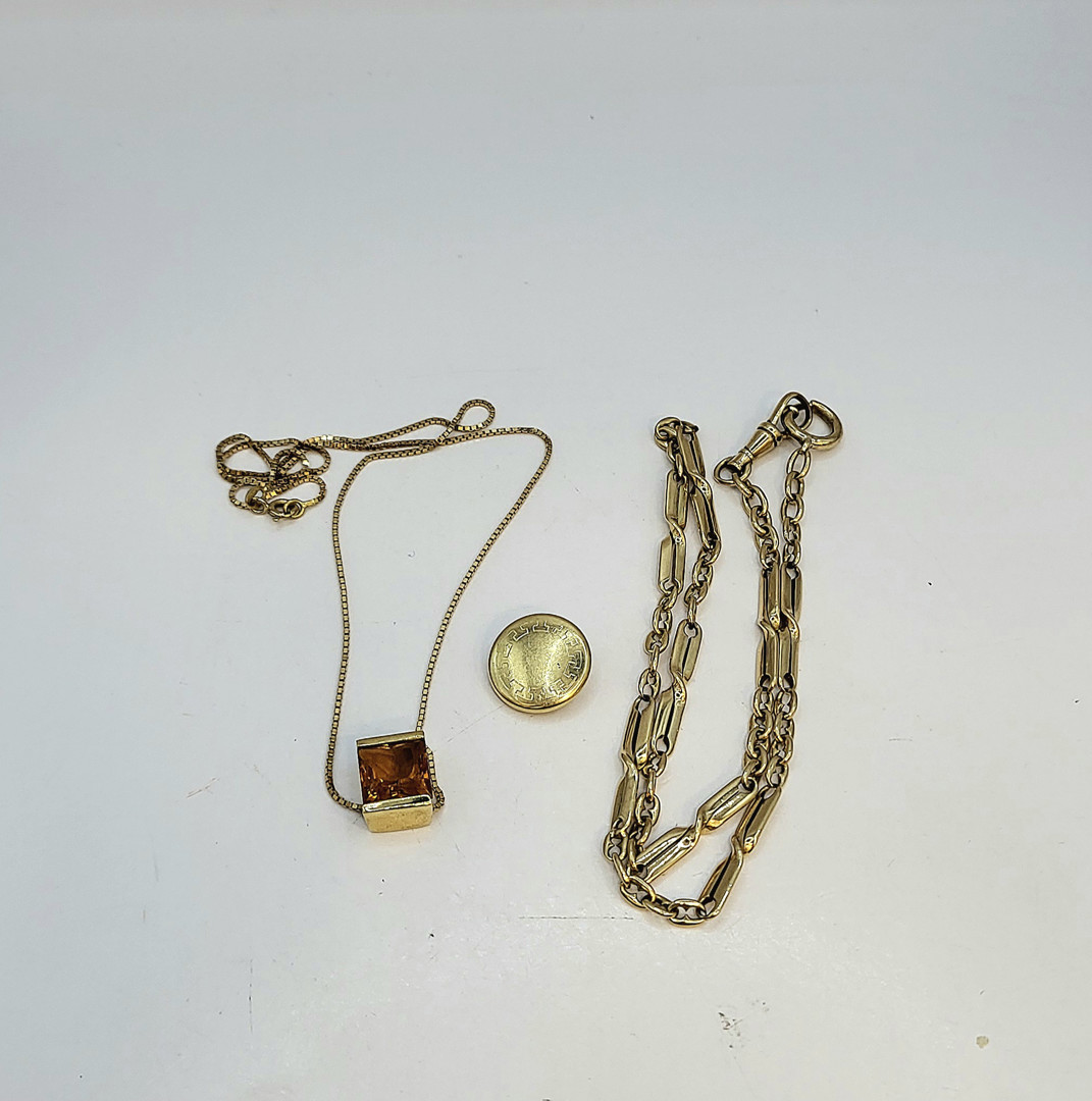Vari oggetti oro pietra
