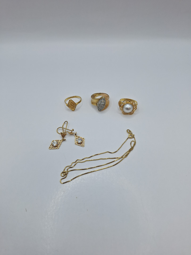 Vari oggetti in oro pietre 