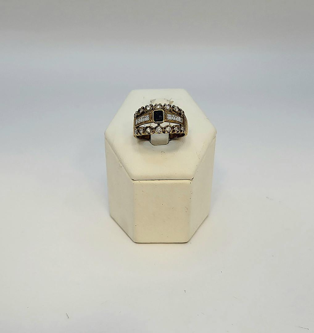 Anello oro pietra diamanti