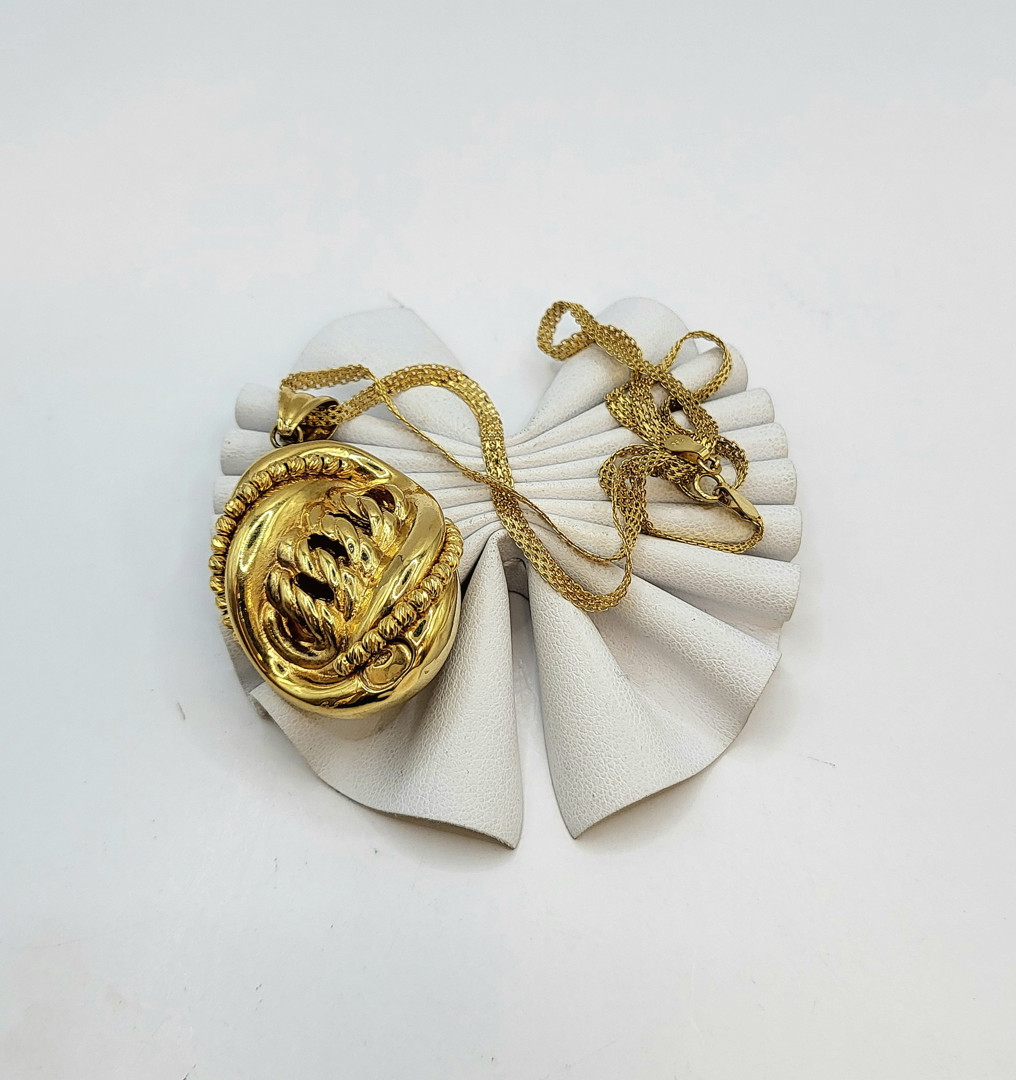 Collana e ciondolo oro