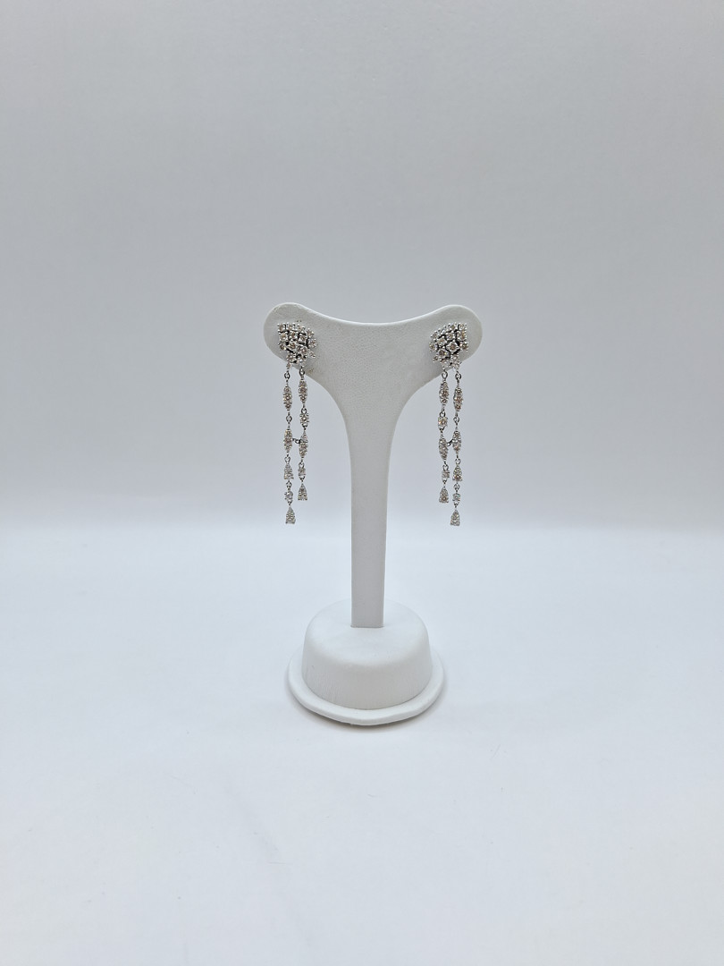 Un paio orecchini oro diamantini 