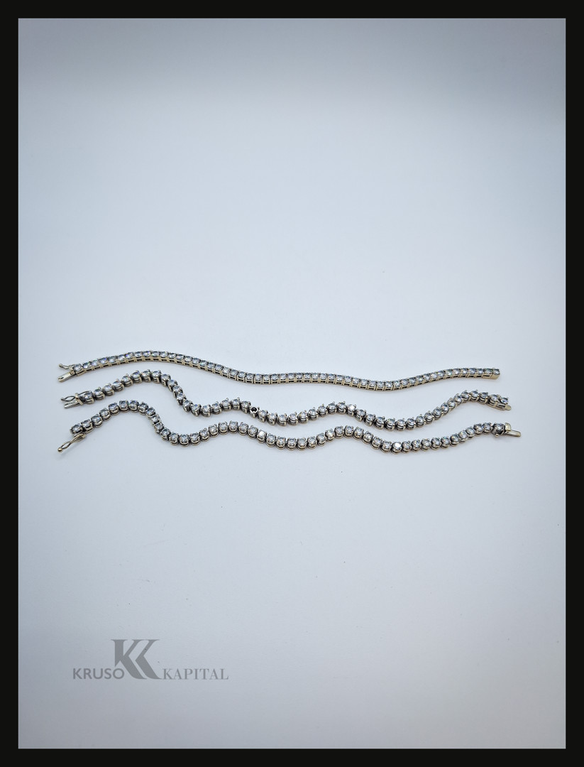 Tre bracciali oro pietre
