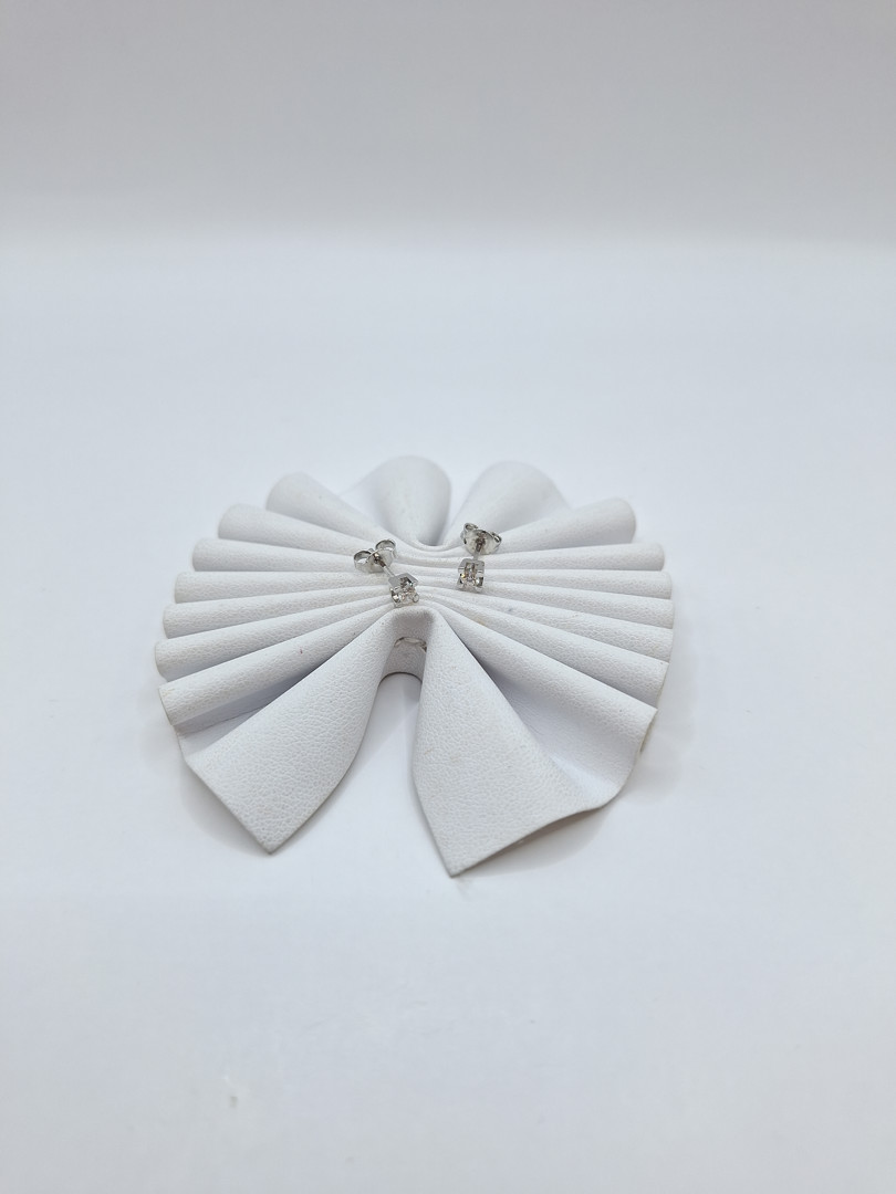 Paio orecchini oro diamantini