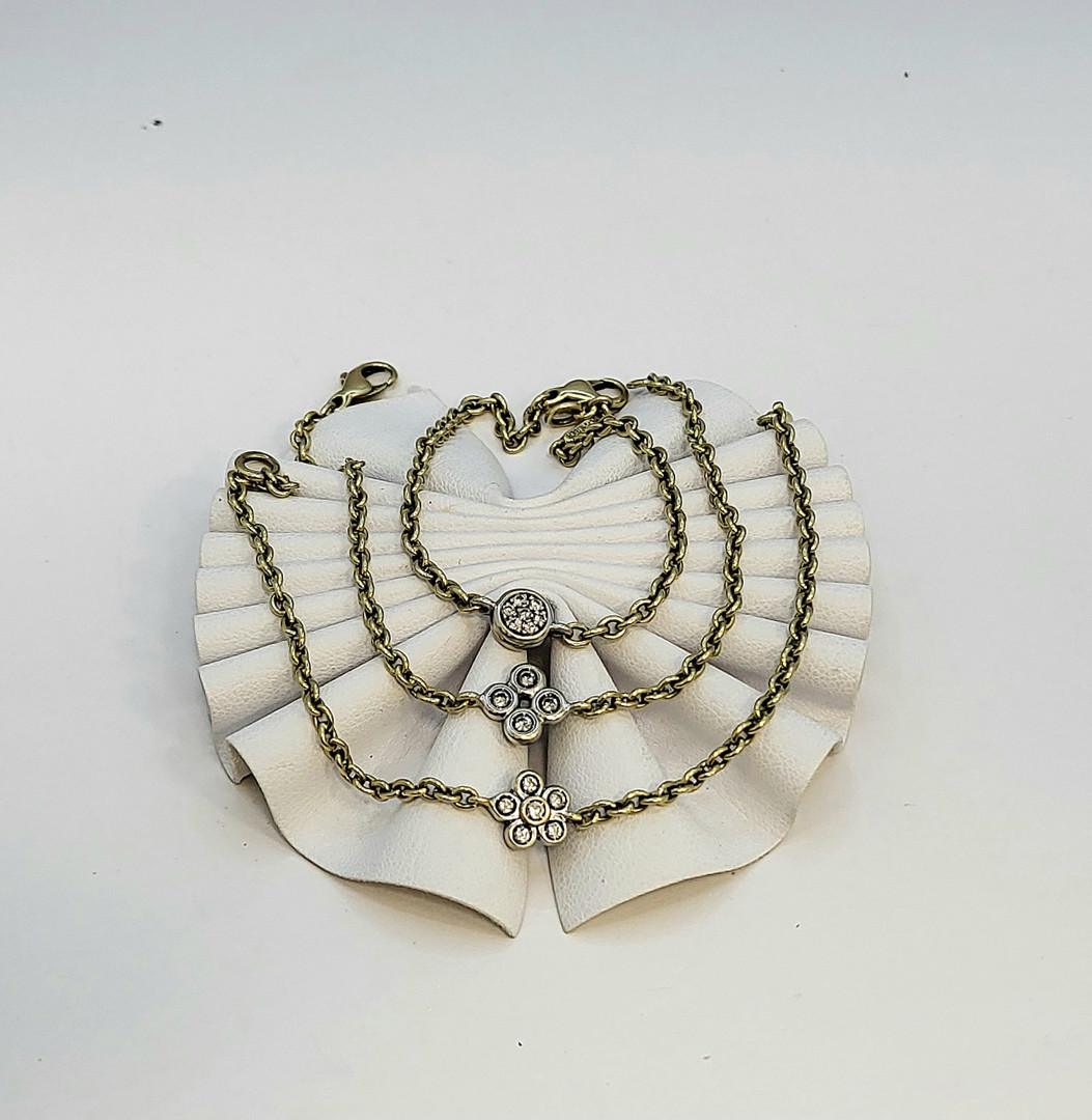 Tre bracciali oro diamantini