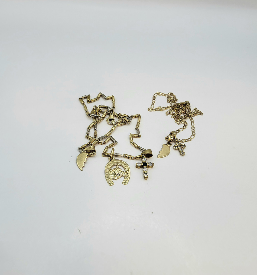 Vari oggetti oro pietre