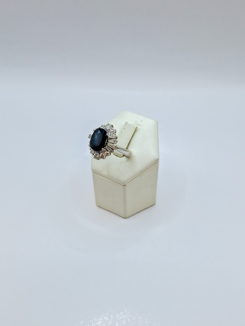 Anello oro pietra diamanti
