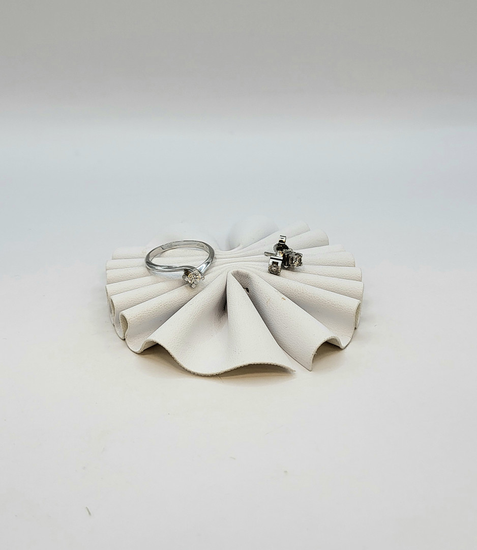 Anello e paio orecchini oro diamanti