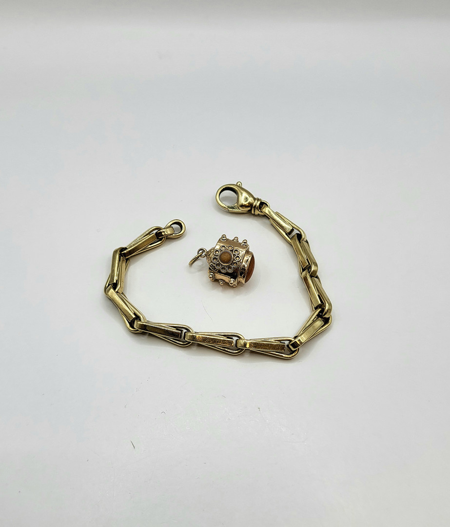 Bracciale con ciondolo oro pietre