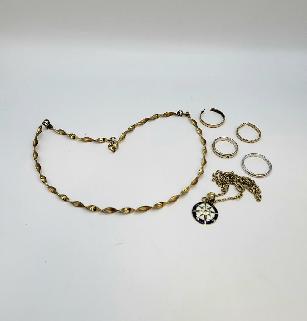 Vari oggetti oro diamantino smalto