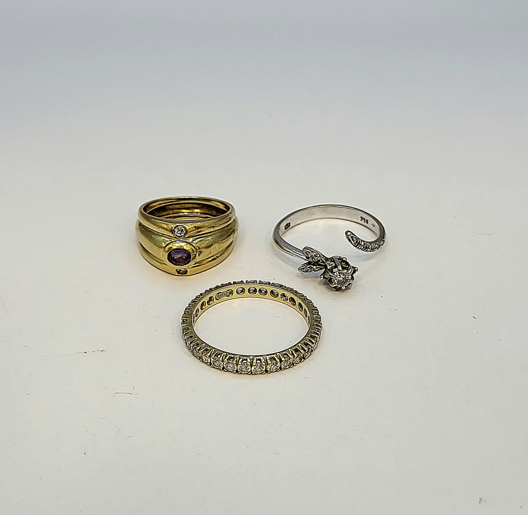 Tre anelli oro pietre diamantini