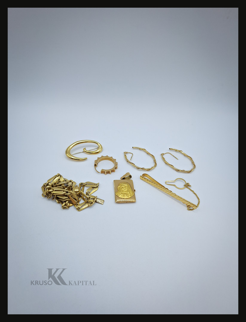 Vari oggetti in oro 
