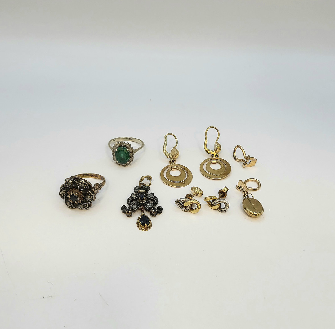 Oggetti in oro argento diamanti