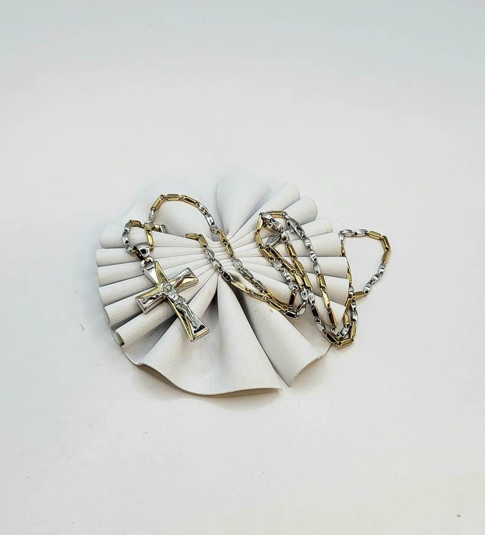 Collana e croce oro