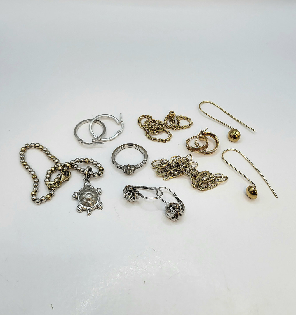 Vari oggetti oro pietre diamantini