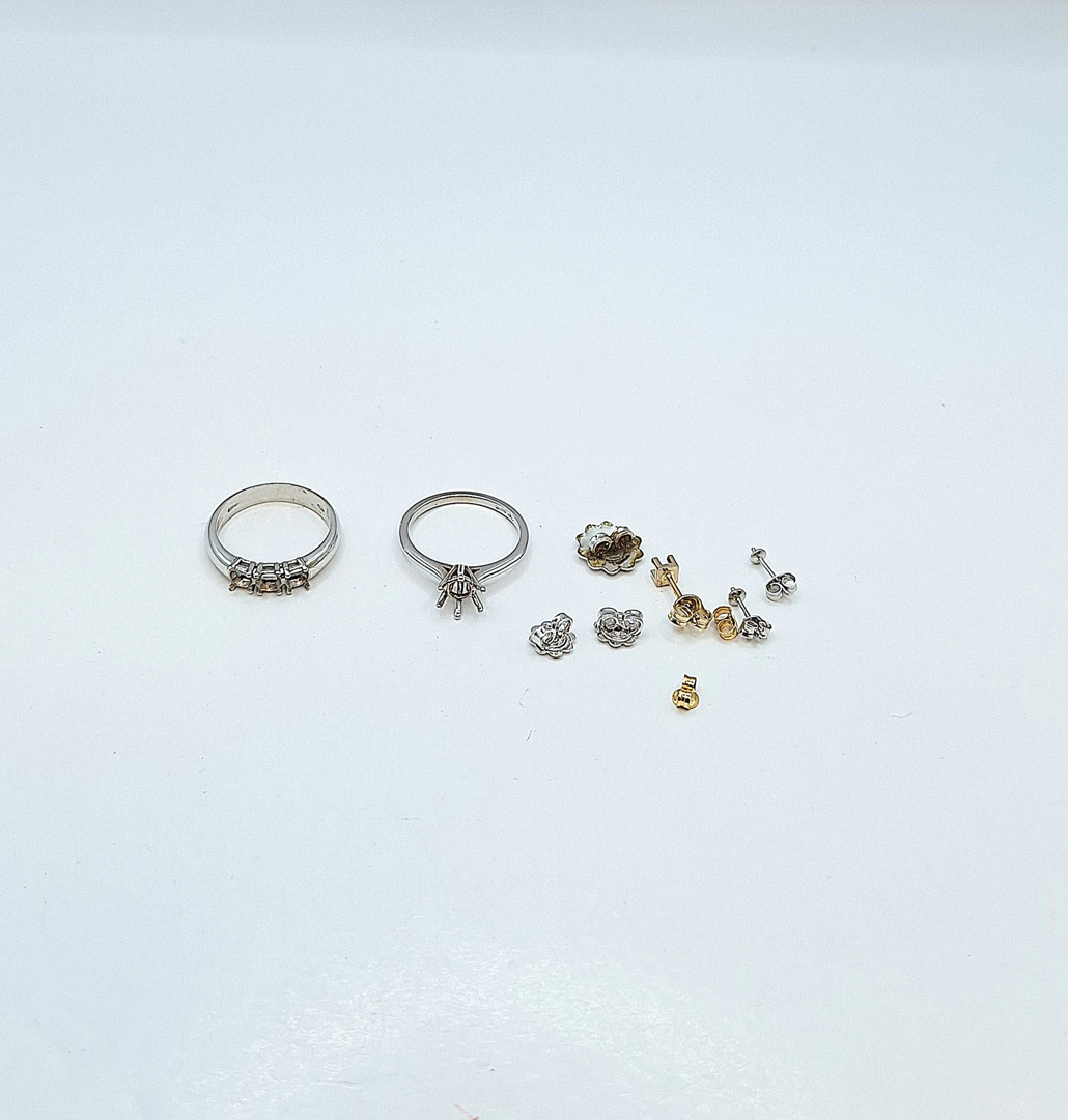 Vari oggetti in oro 