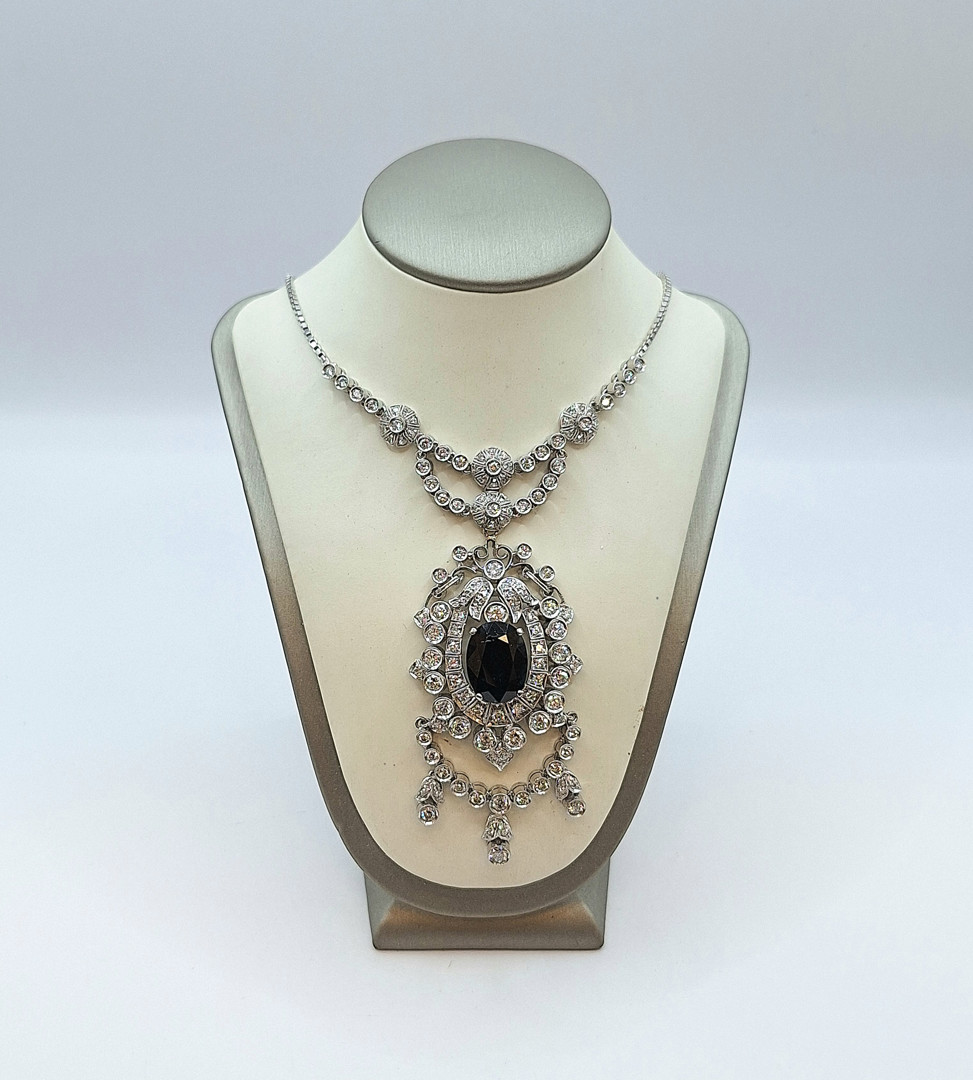 Collana oro con diamantini e zaffiro con certificato gemmologico a corredo