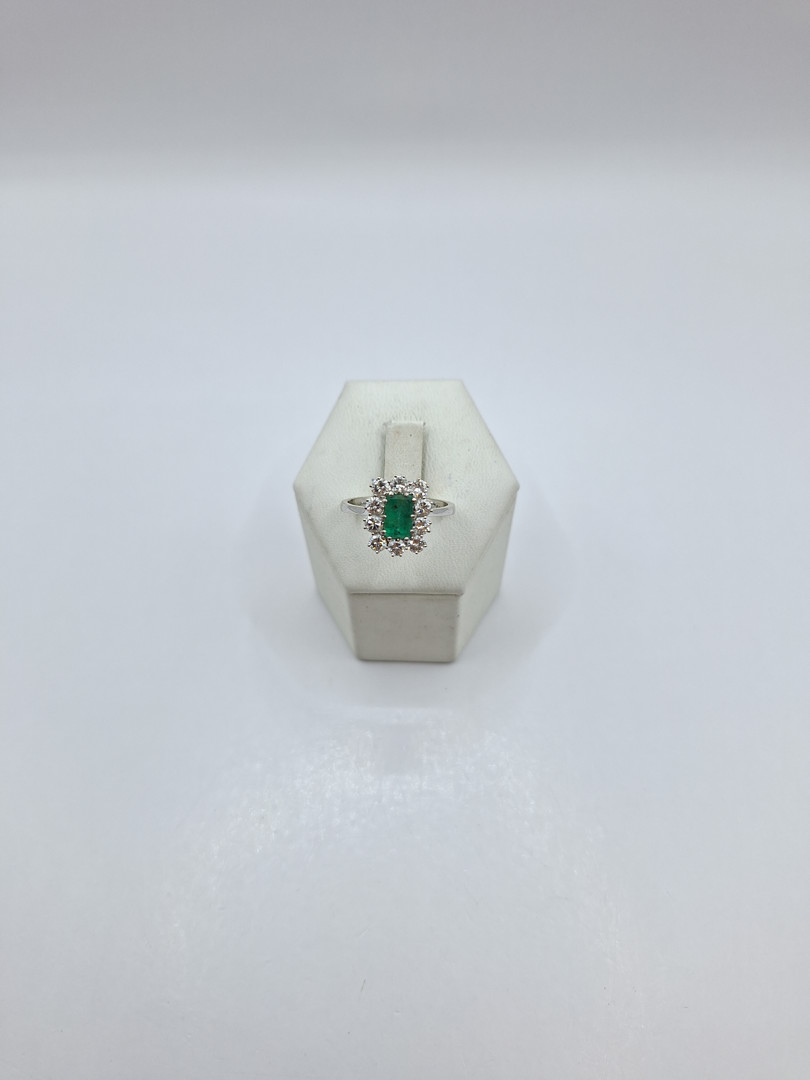 Anello oro pietra diamanti