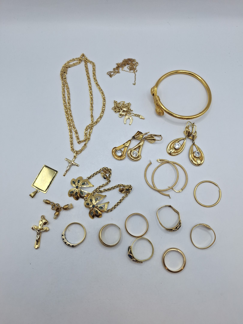 Vari oggetti oro pietre 