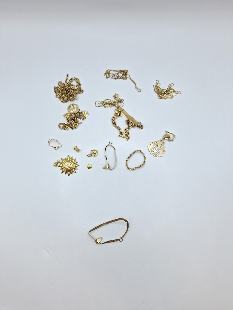 Vari oggetti in oro pietre 