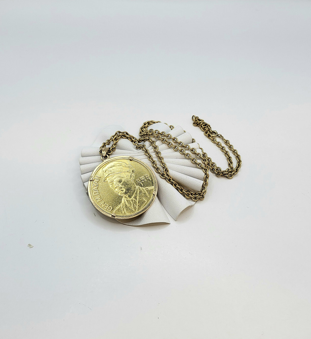 Collana e ciondolo oro