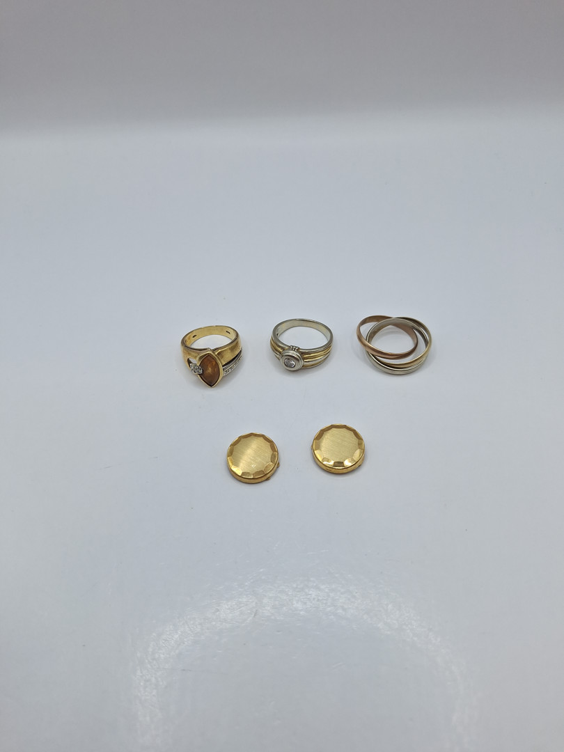 Tre anelli e un paio di copribottoni oro pietra diamanti