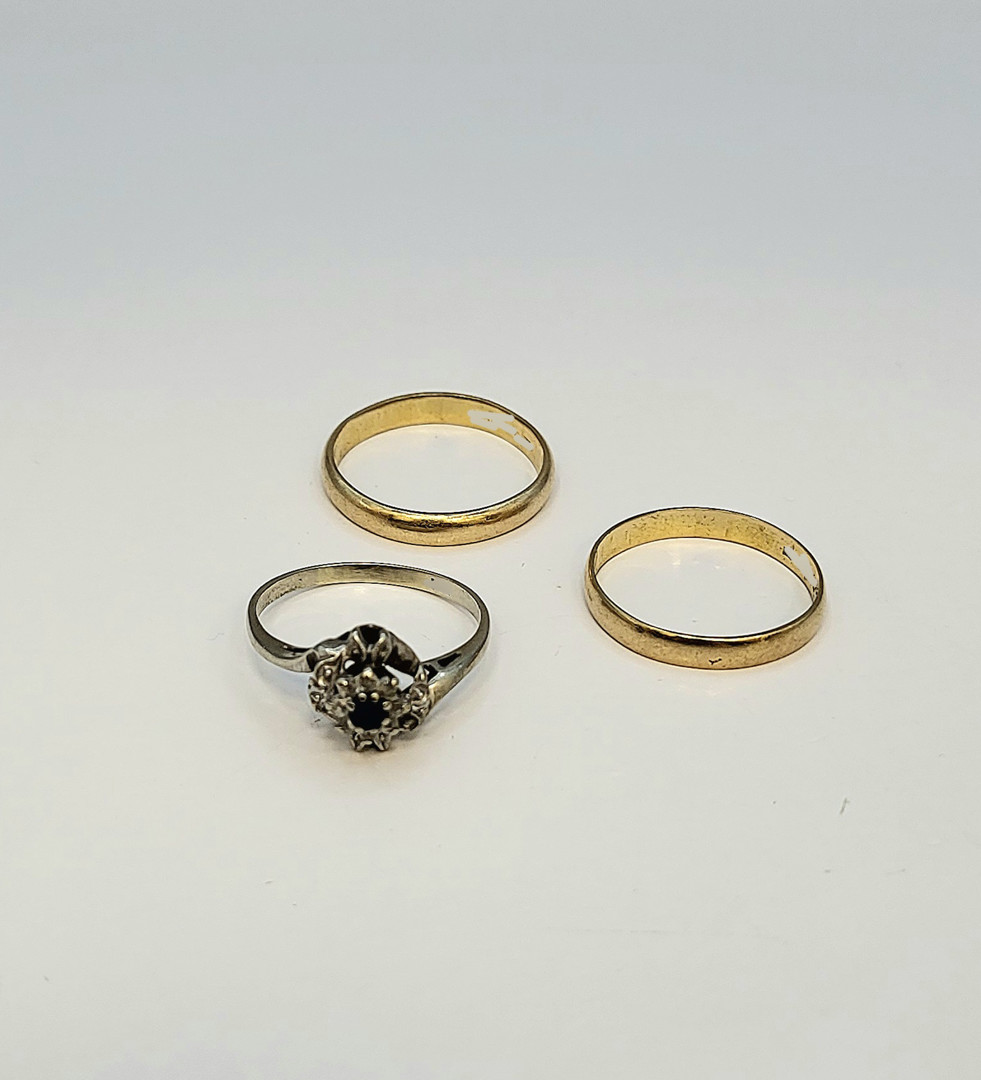 Tre anelli oro pietre