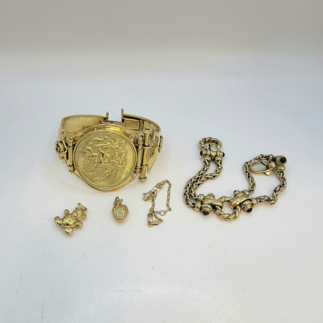 Vari oggetti oro pietre