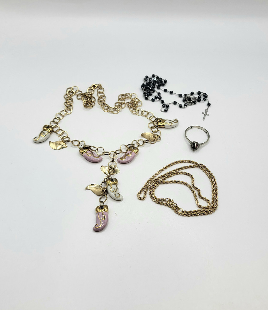 Vari oggetti oro smalto pietre