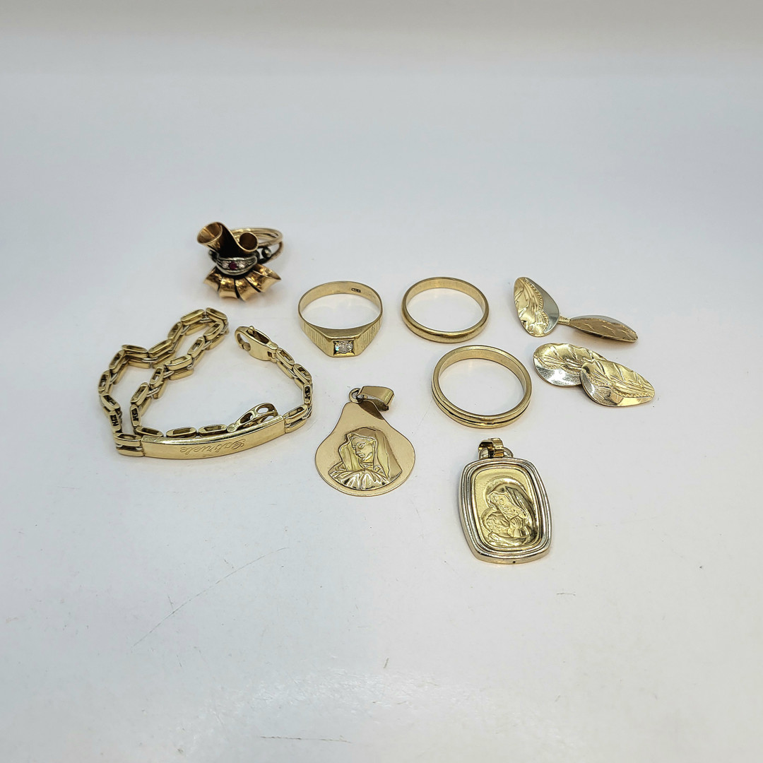 Vari oggetti oro diamantini pietre